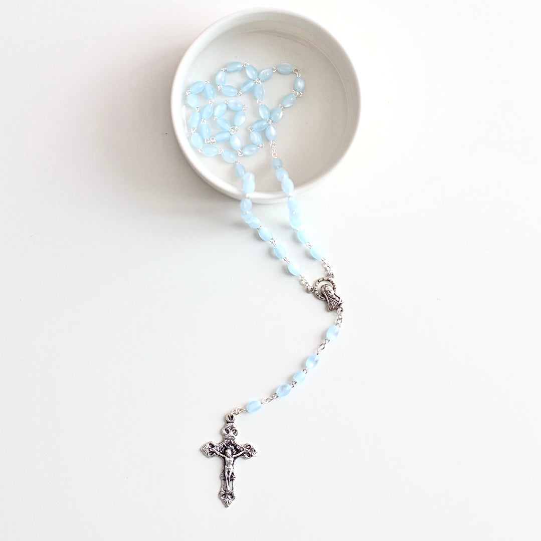 Teardrop Rosary w/ Silver Hardware with the option to add a ceramic trinket or a clear trinket box. The Ceramic trinket added is a small trinket diameter 8cm