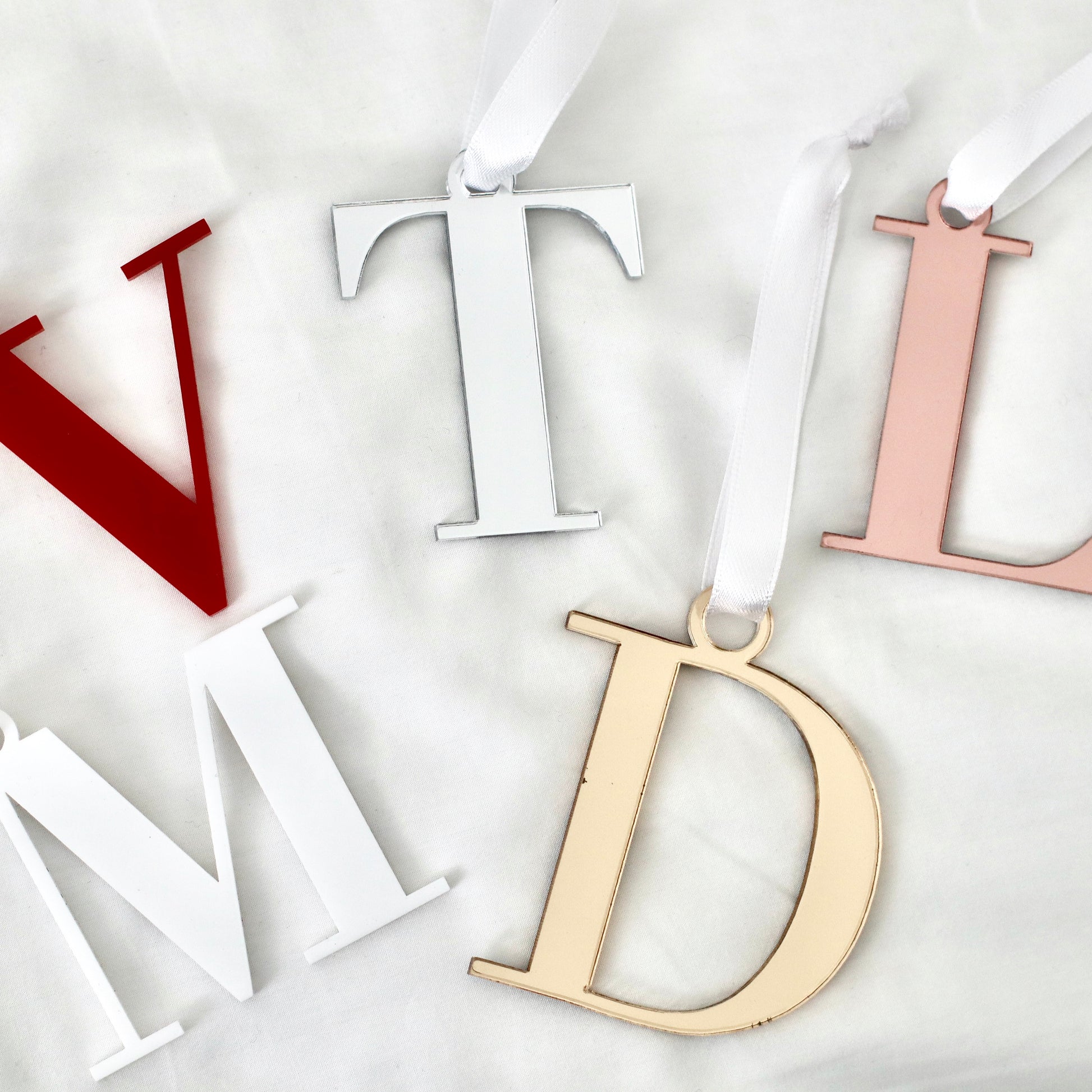 The initial baubles are perfect as a keepsake that add that bit of interest to your tree. Available in all letters for any name and initial.